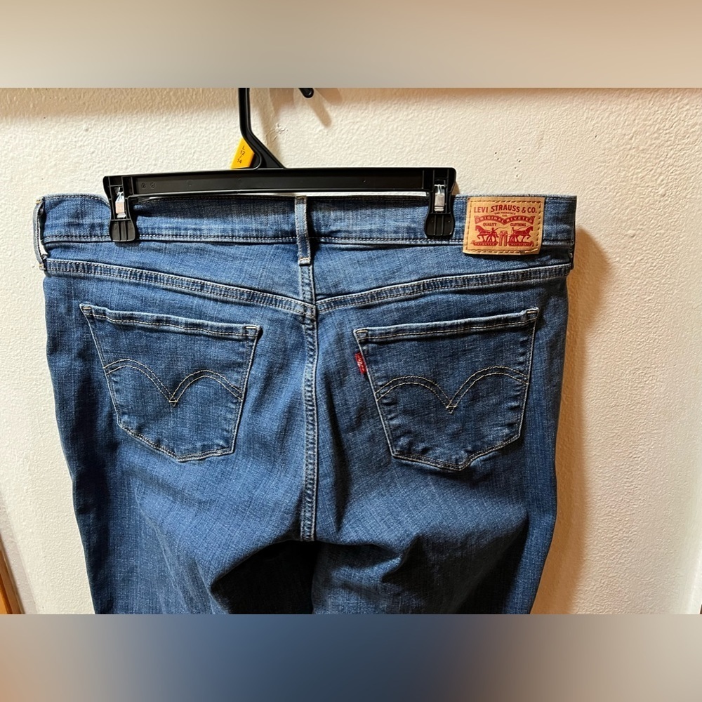 Levi’s - Picture 3 of 8